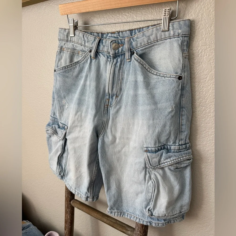 Zara Mens Cargo Denim shorts distressed
